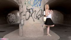 Tina Gold Under The Bridge [18 marzo 2020] - screenshot from the video #2