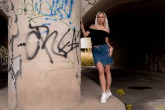 Julia Under The Bridge [15 ottobre 2019] - juliaparker001_p.jpg