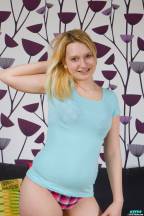 Smiling teen girl [9 de marzo de 2013] - katka001_p.jpg