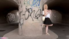 Tina Gold Under The Bridge [18. März 2020] - screenshot from the video #2